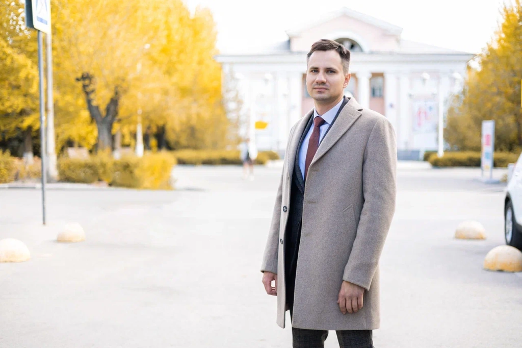 Мужское пальто бежевое